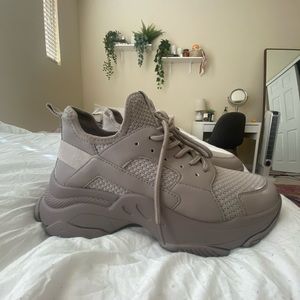 steve madden tennis shoes